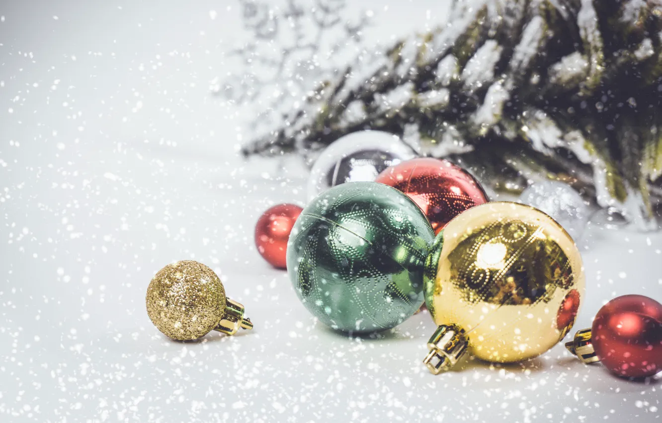 Фото обои снег, украшения, шары, Новый Год, Рождество, Christmas, balls, snow