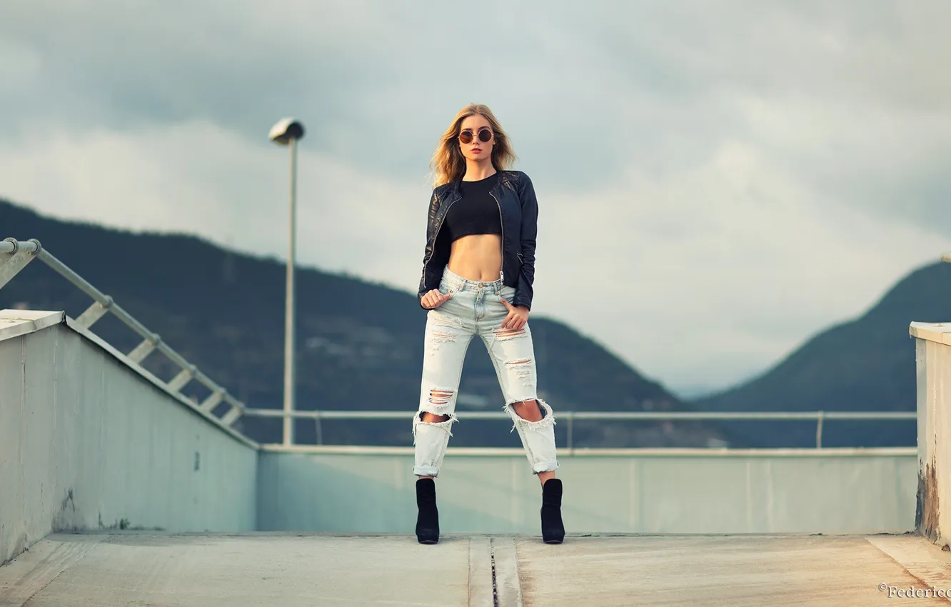 Фото обои girl, model, jeans, cute, jacket, T-shirt