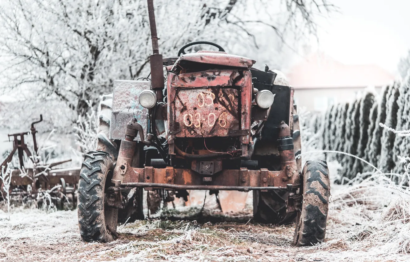 Фото обои winter, tractor, abandoned, rust
