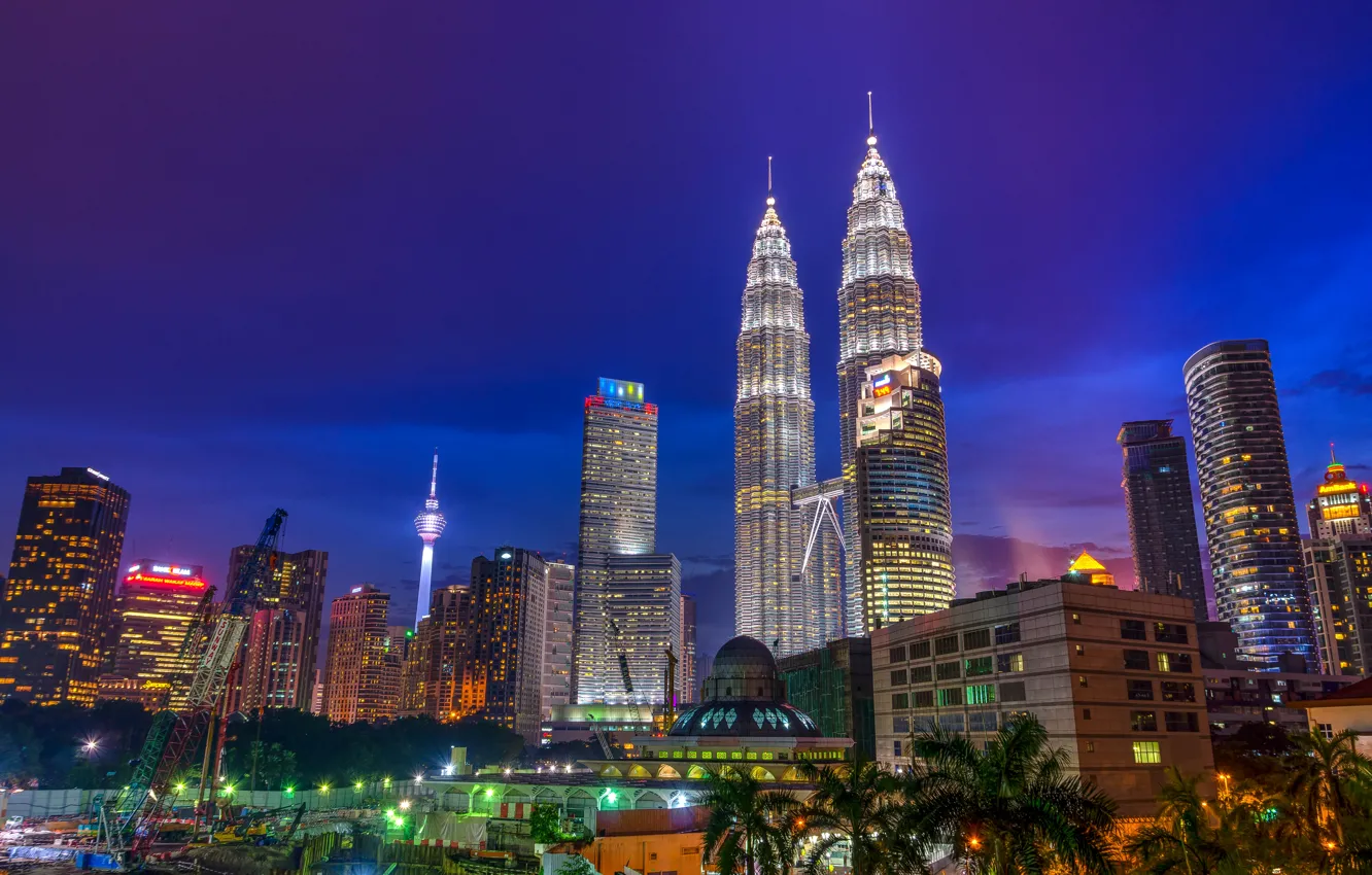 Фото обои ночь, небоскрёбы, мегаполис, Малайзия, Куала-Лумпур
