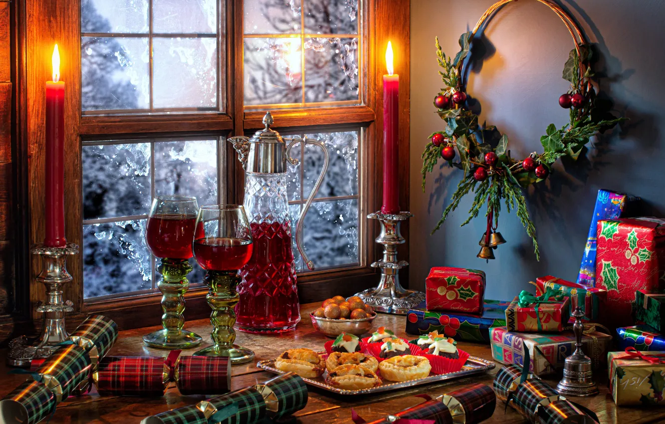 Фото обои стиль, вино, свечи, бокалы, окно, Рождество, подарки, пирожные