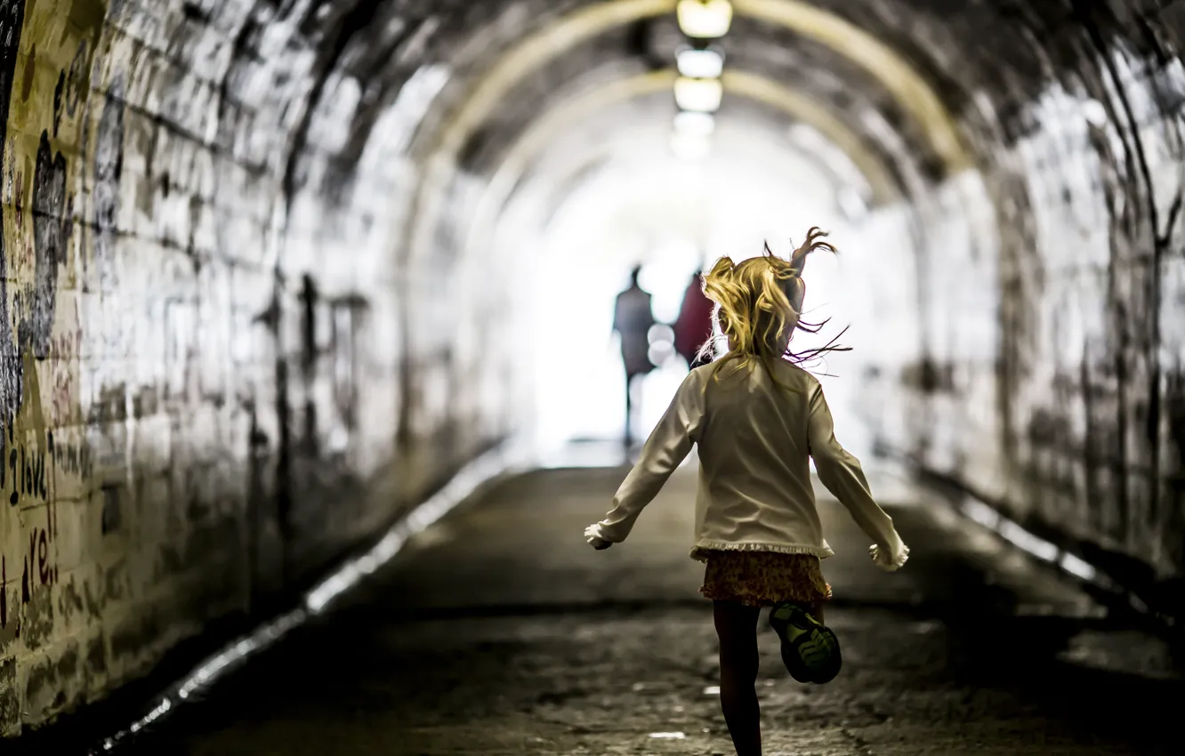 Фото обои туннель, бег, девочка, тоннель