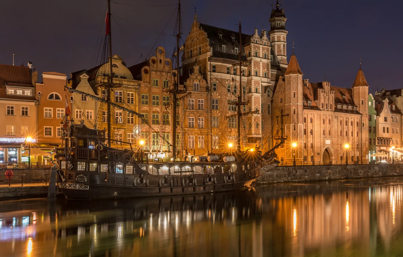 Фото обои река, корабль, здания, дома, Польша, ночной город, фрегат, Poland