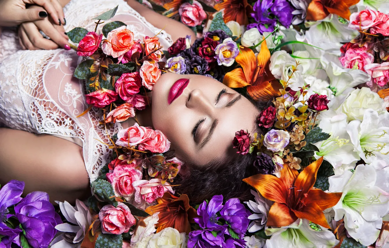 Фото обои девушка, цветы, макияж, помада, фотограф Karolina Ryvolova, Aneta Kotikovа