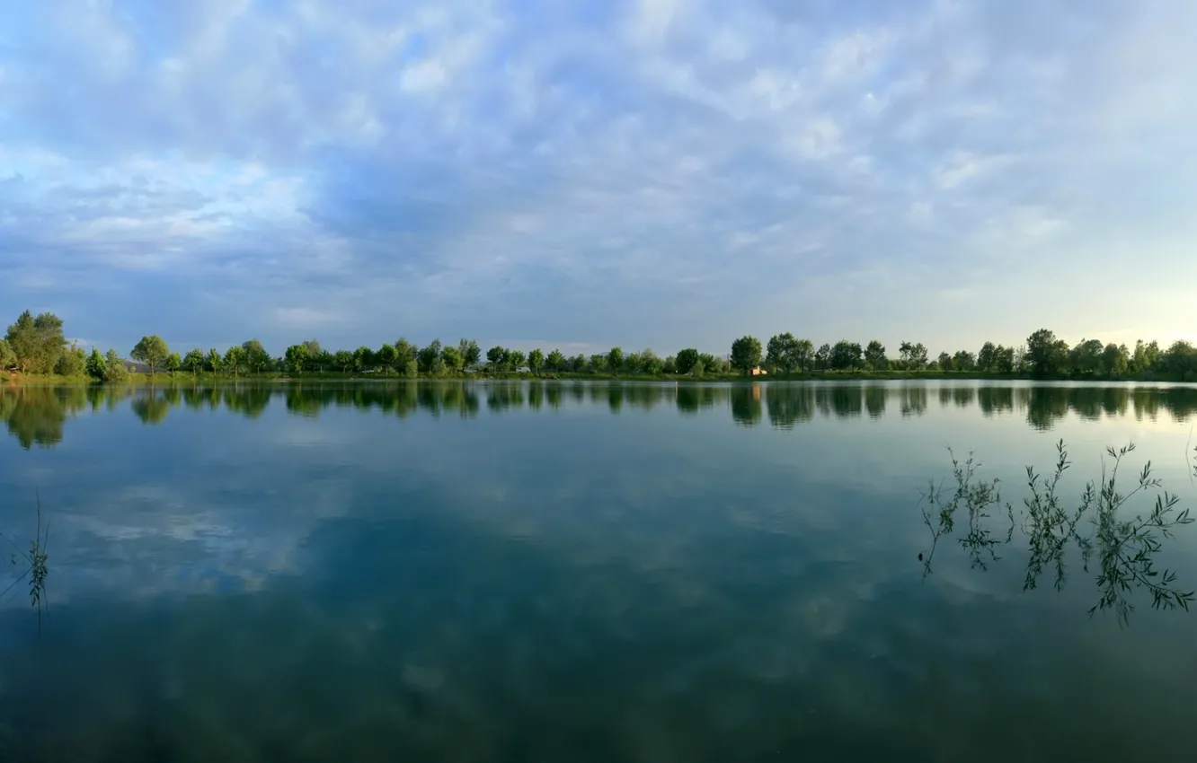 Фото обои green, sky, line, blue, water, tree, reflection