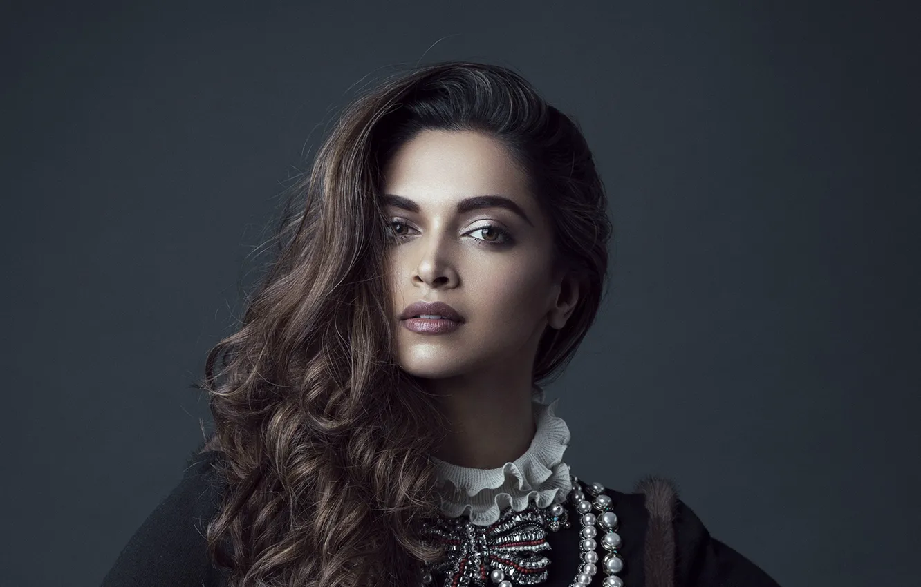 Фото обои взгляд, девушка, лицо, волосы, Deepika Padukone