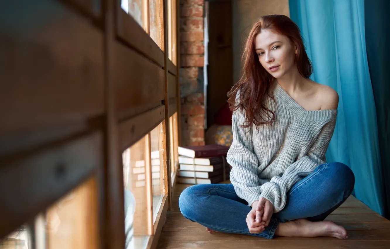 Фото обои beautiful, model, women, jeans, redhead, sitting, sweater, by the window