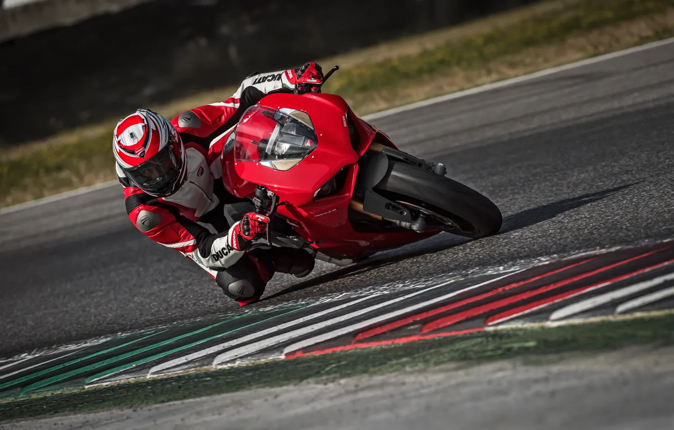 Фото обои Скорость, Поворот, Трасса, Ducati, 2018, Panigale, Спортбайк, V4 S