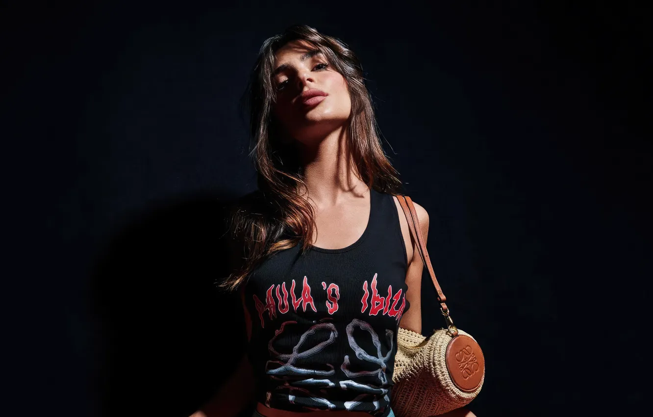 Фото обои модель, актриса, черный фон, model, black background, actress, Emily Ratajkowski, Эмили Ратаковски