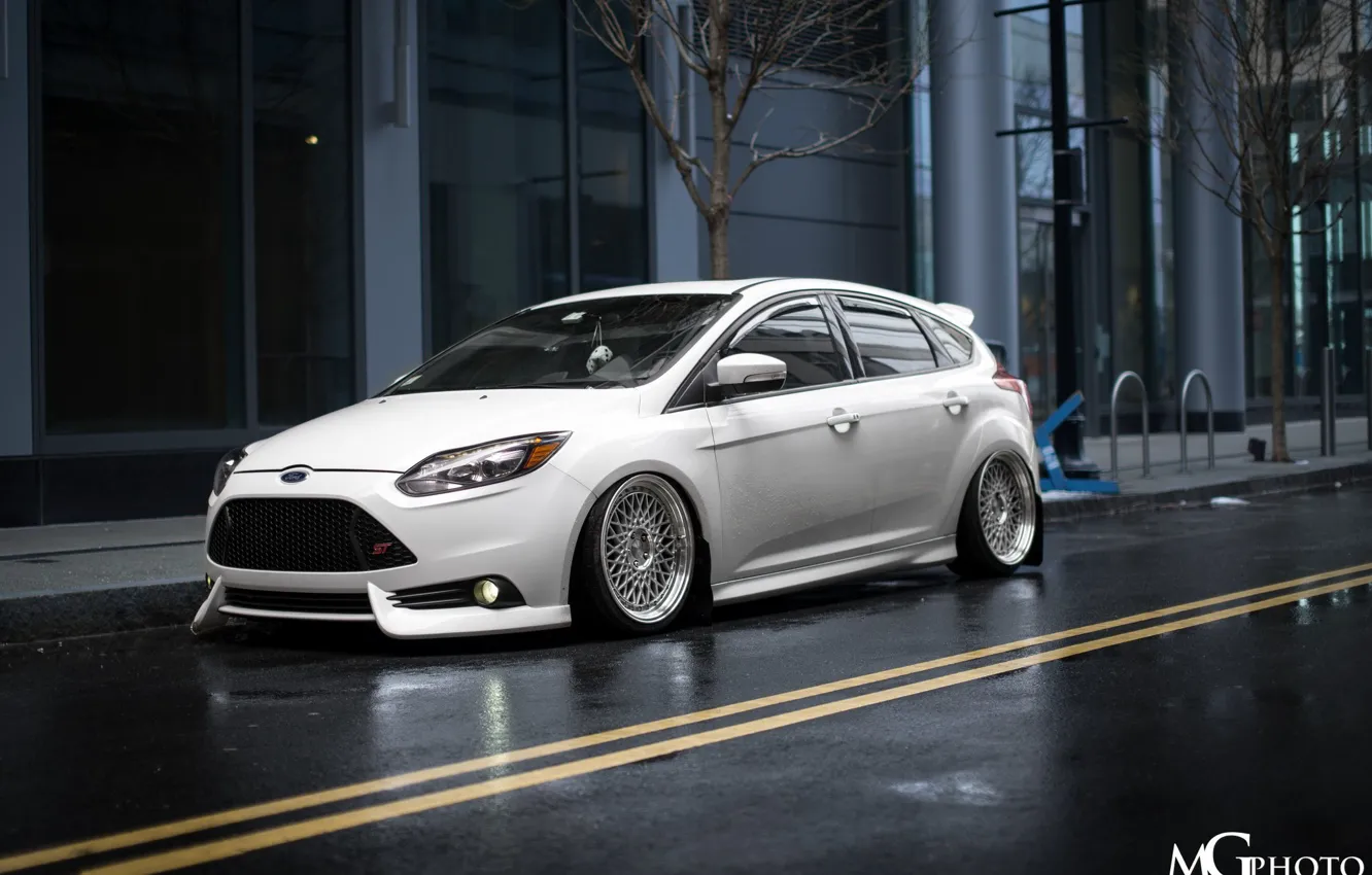 Фото обои white, ford, tuning, focus, low, SVT, stance, EcoBoost