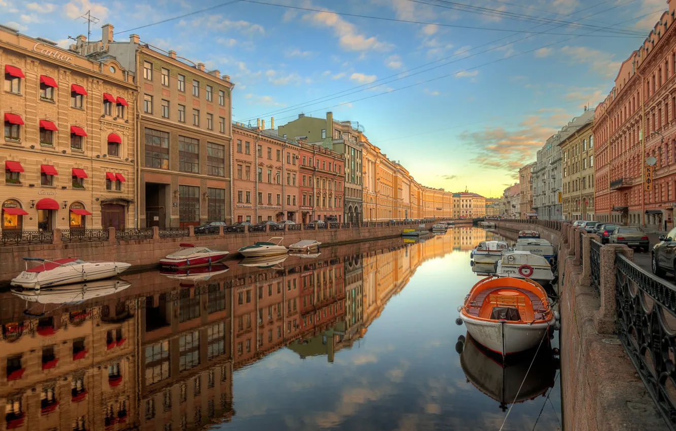 Фото обои город, река, улица, здания, лодки, Мойка, Санкт-Петербург