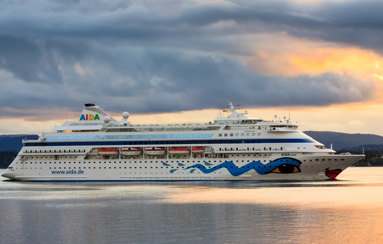 Фото обои light, sky, sea, clouds, ship, aida, tourism