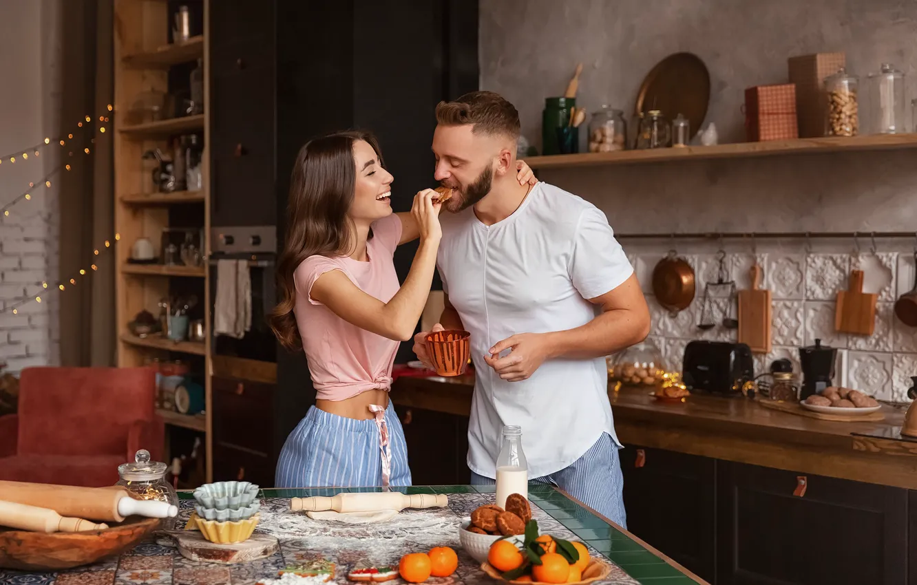 Фото обои девушка, счастье, кухня, мужчина, влюбленные, выпечка, мандарины, Анастасия Бармина