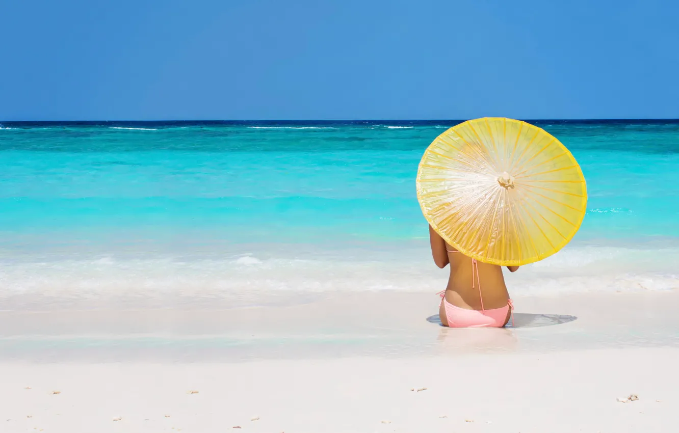 Фото обои море, пляж, девушка, зонт