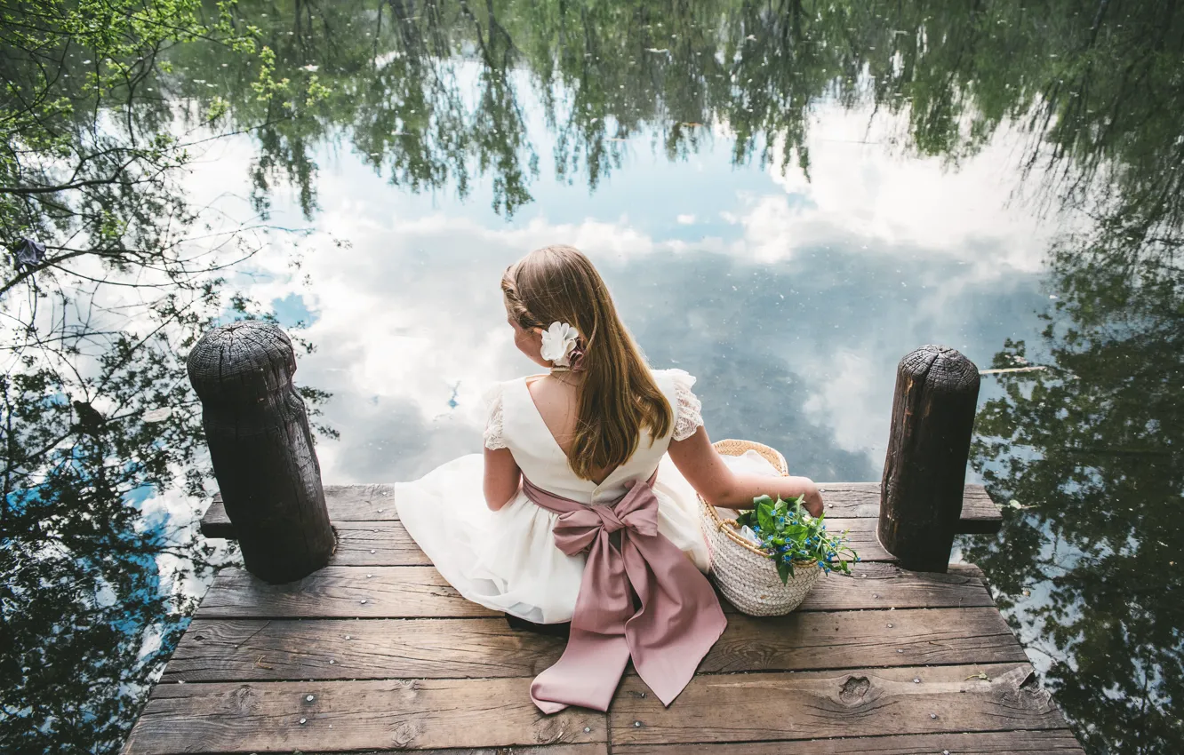 Фото обои вода, цветы, настроение, платье, девочка, бант