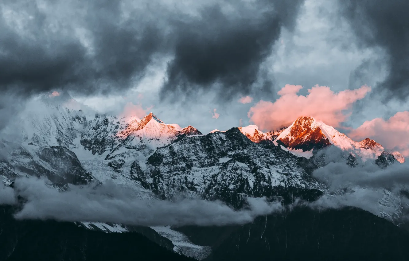 Фото обои зима, небо, облака, снег, горы, тучи, природа, скалы