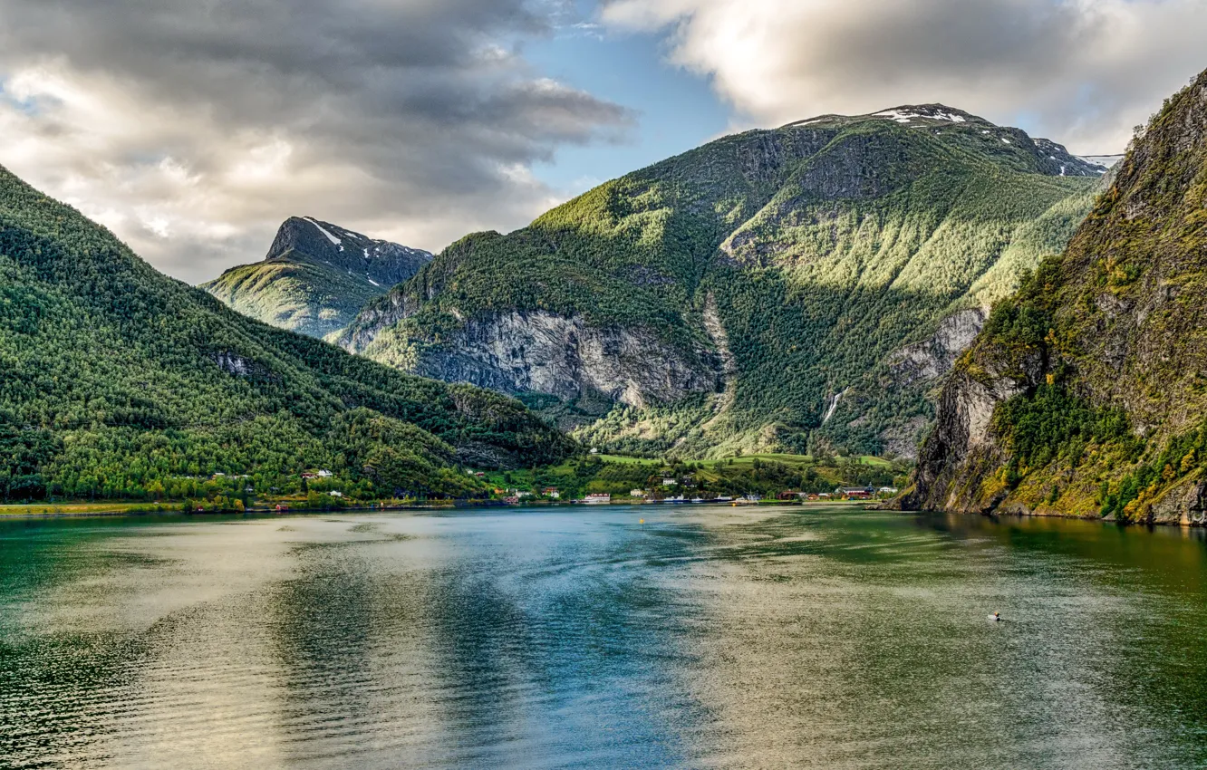 Фото обои лес, облака, горы, скалы, берег, Норвегия, залив, фьорд