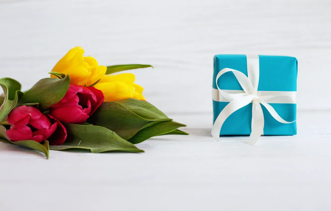 Фото обои цветы, праздник, подарок, тюльпаны