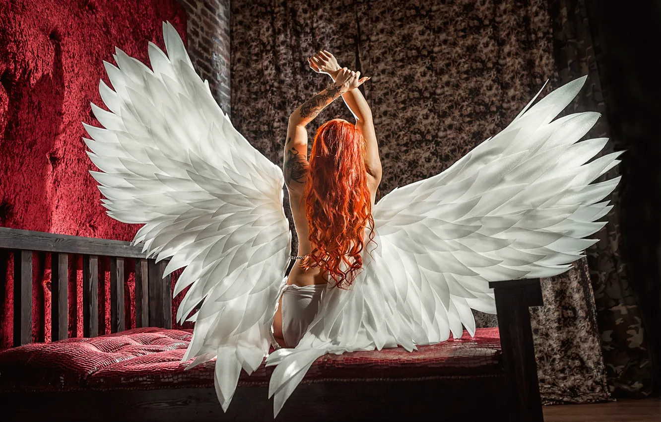 Фото обои wings, redhead, bed, back, Георгий Дьяков