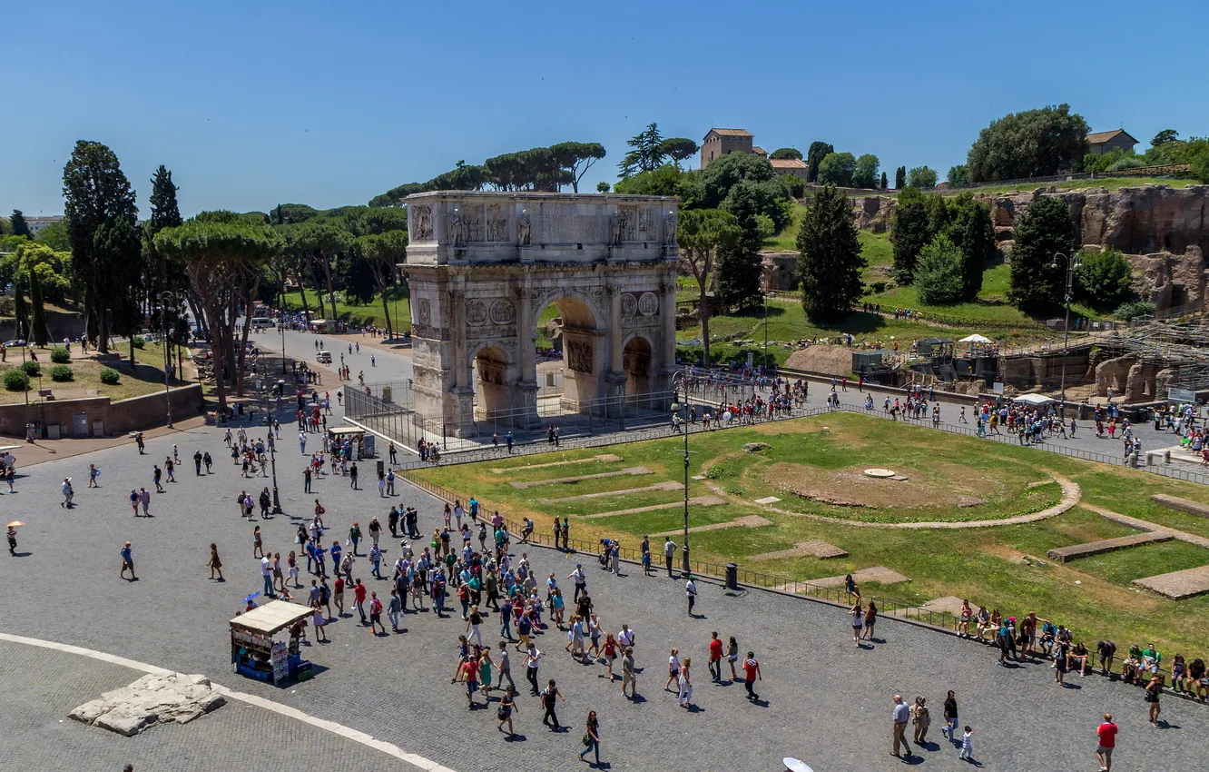 Фото обои небо, деревья, люди, площадь, Рим, Италия, вид со стороны Колизея, Палатин