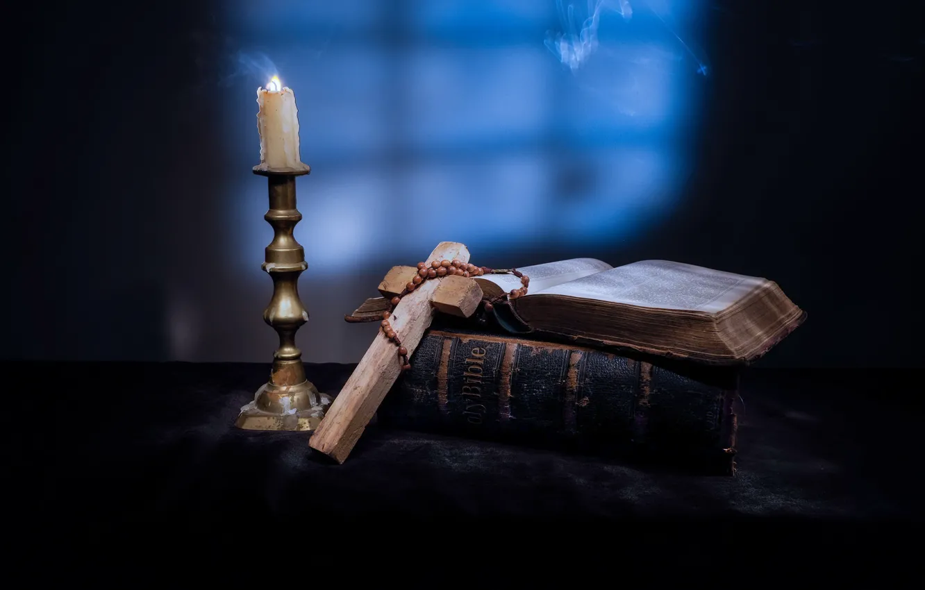 Фото обои свеча, крест, книга, библия