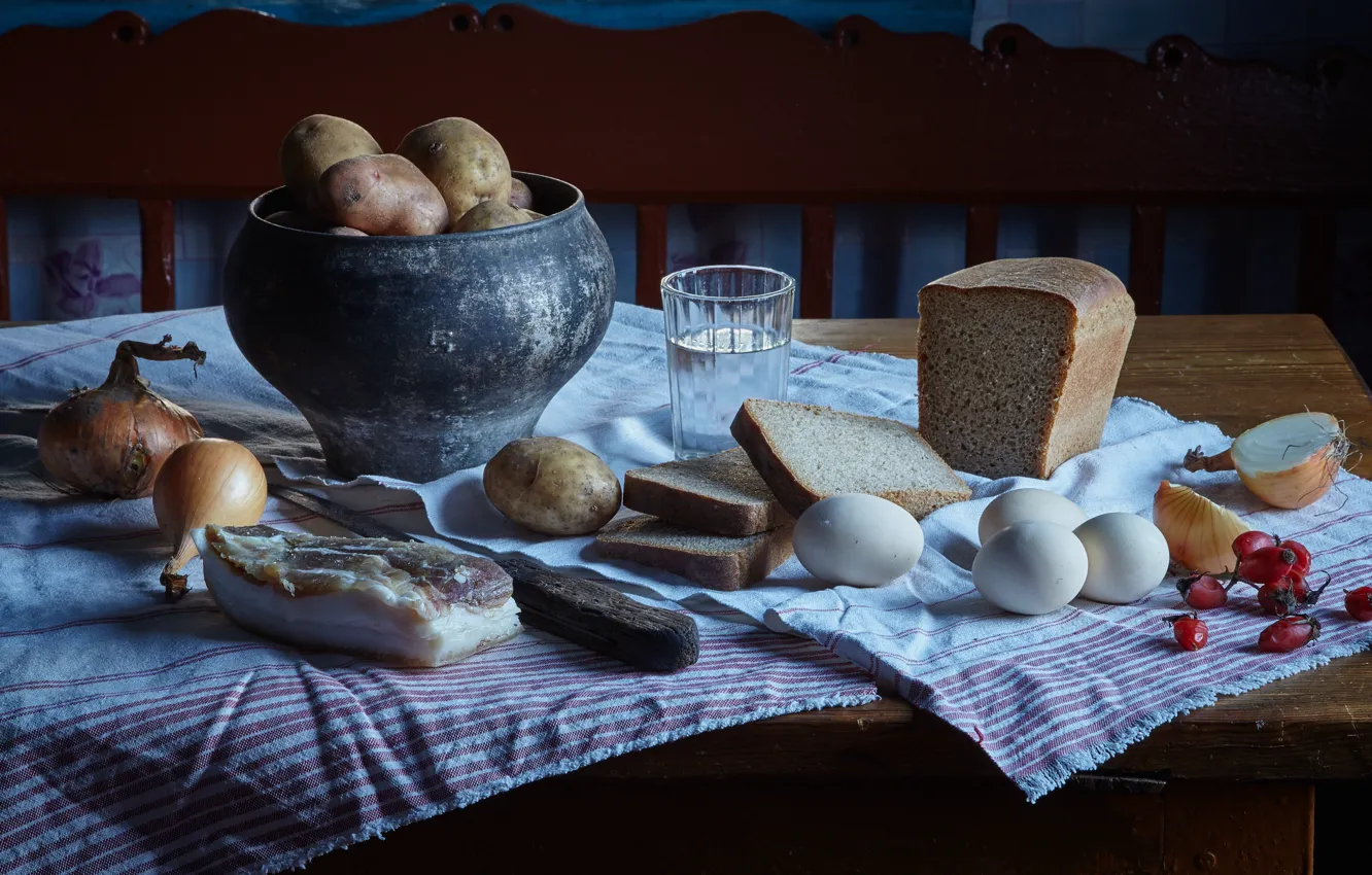 Фото обои стакан, яйца, деревня, лук, шиповник, хлеб, натюрморт, водка