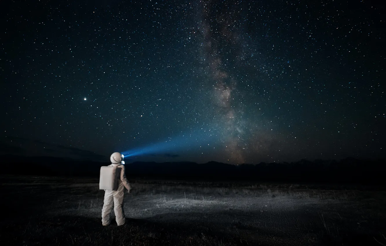 Фото обои sky, night, cosmos, way, planet, cosmonaut, astronaut, milky