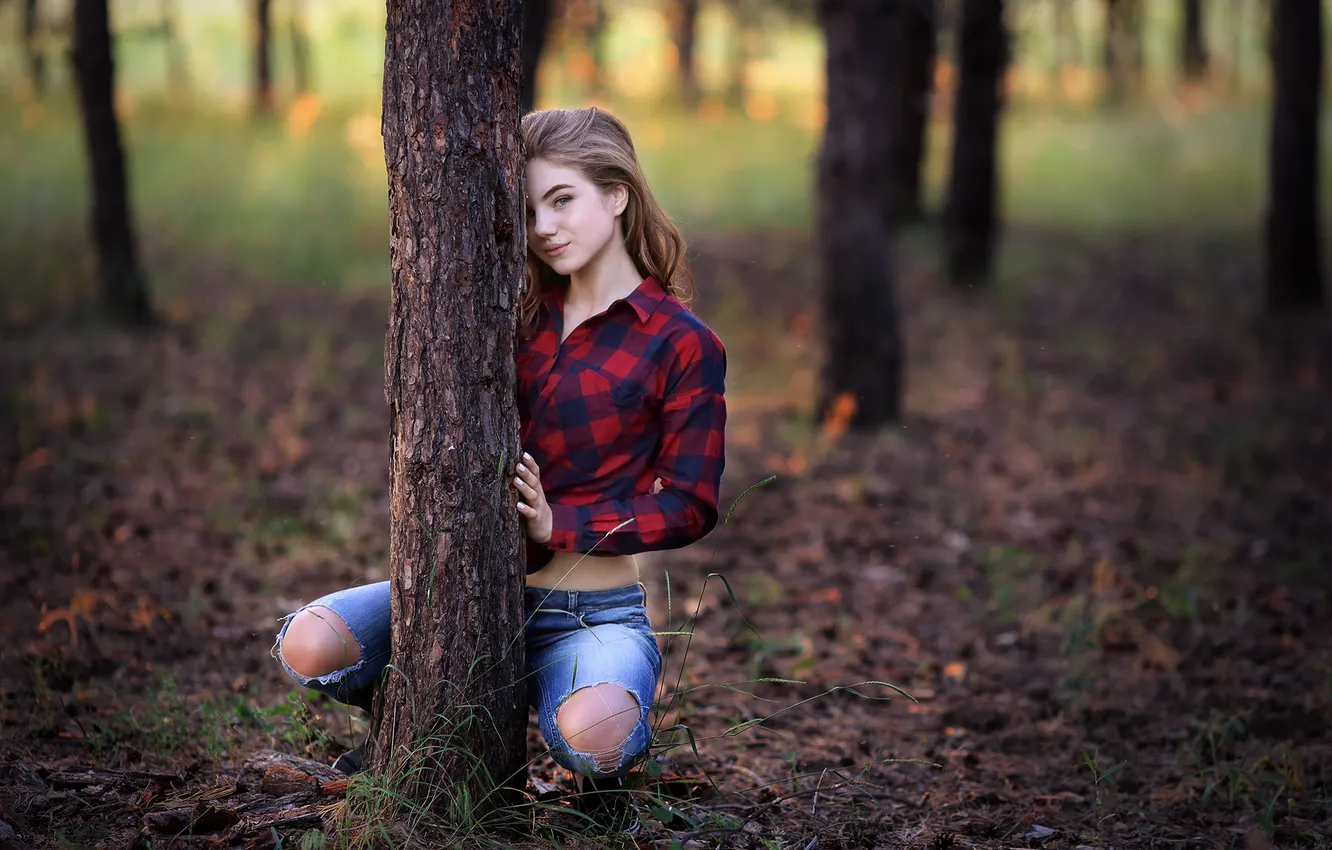 Фото обои girl, nature, beautiful, model, jeans, look, cute, shirt