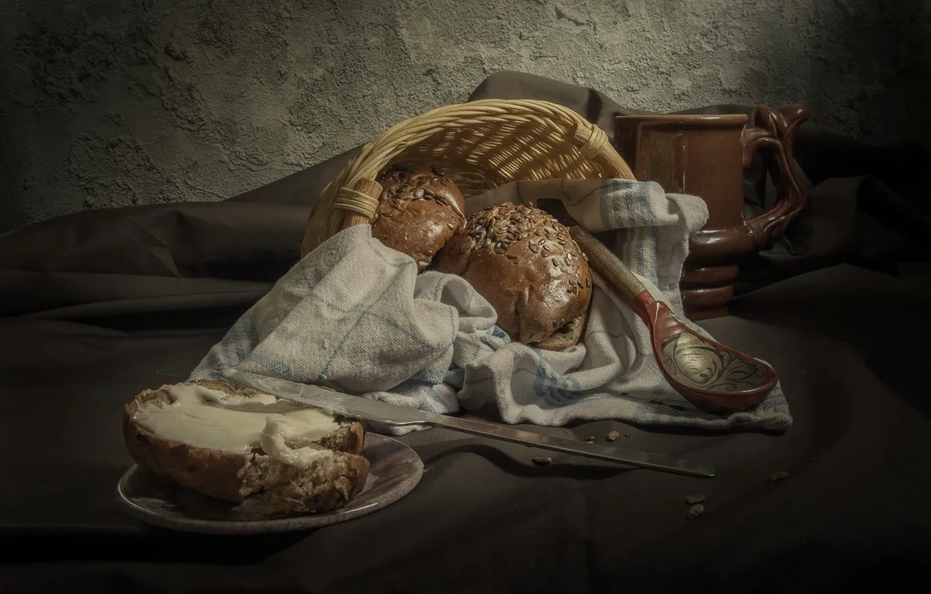Фото обои стол, стена, масло, полотенце, завтрак, хлеб, ложка, нож