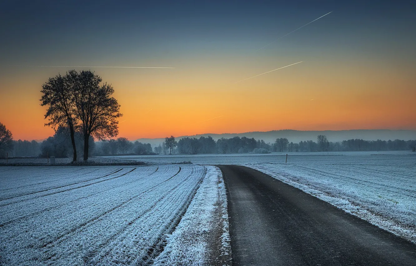 Фото обои зима, дорога, поле, закат