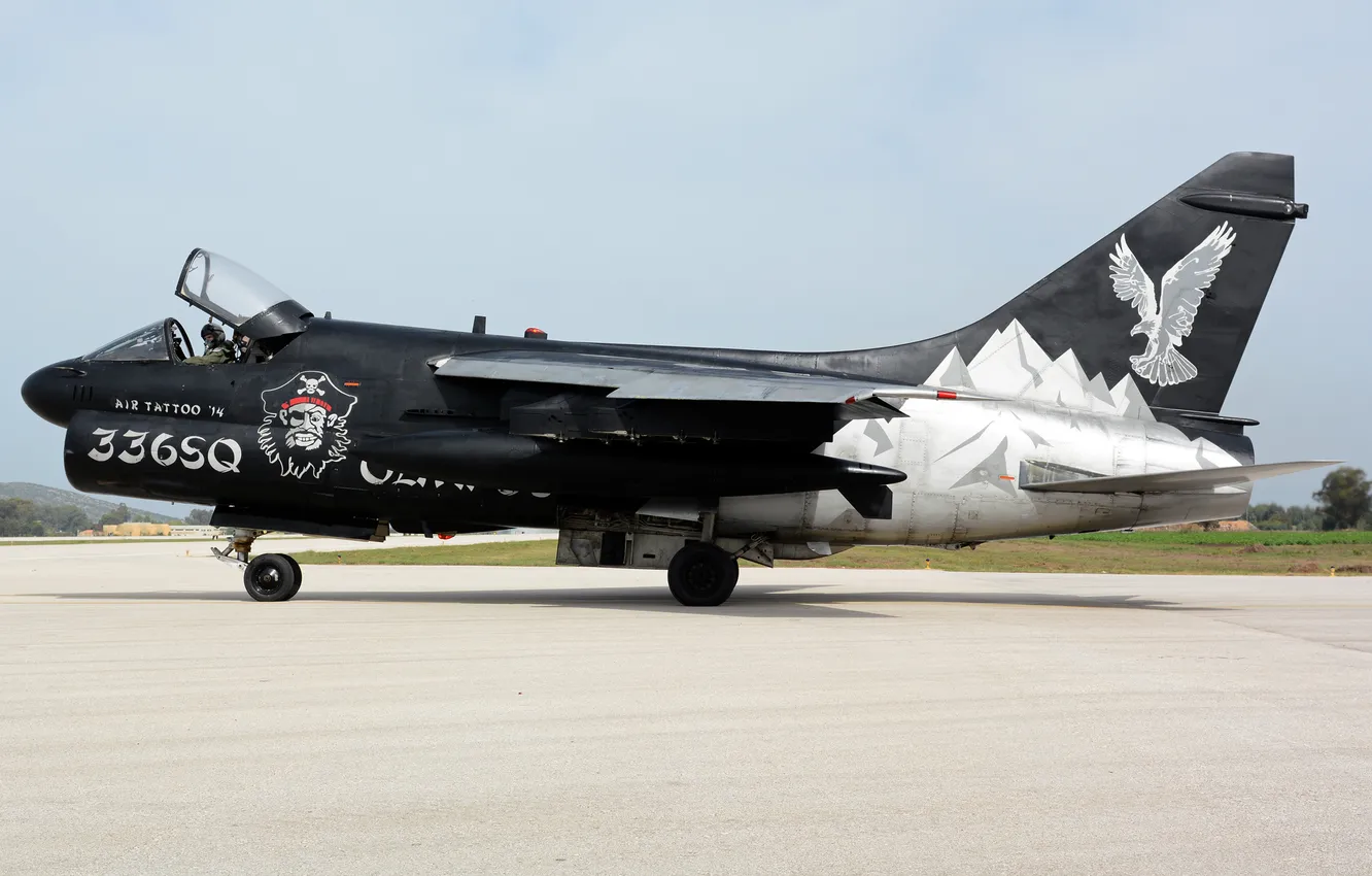 Фото обои штурмовик, аэродром, A-7H, Corsair II