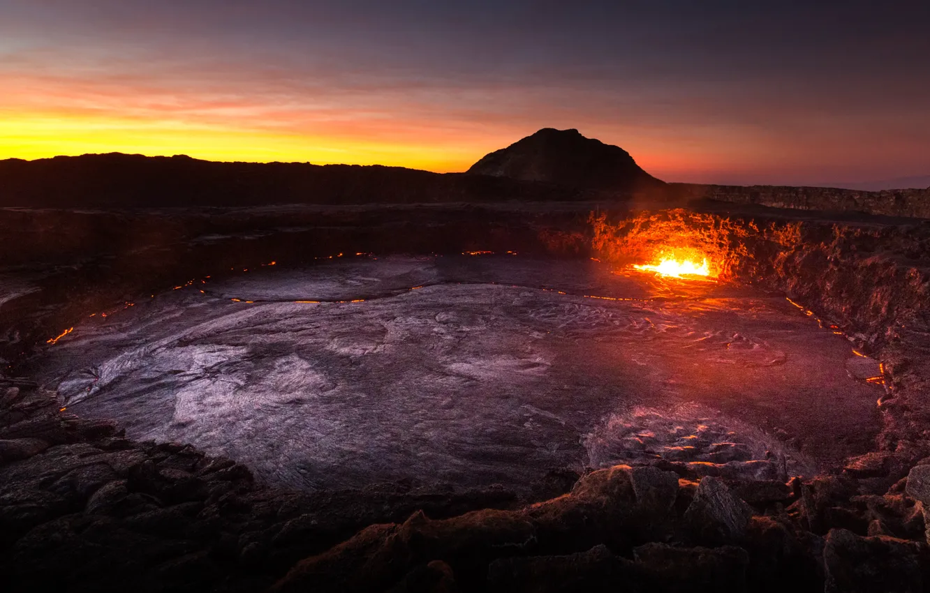 Фото обои горы, вулкан, Рассвет, лава, Африка, Эфиопия
