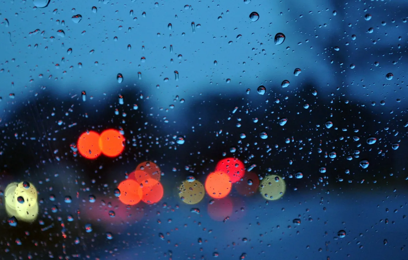 Фото обои стекло, капли, свет, город, огни, дождь, настроение, вечер