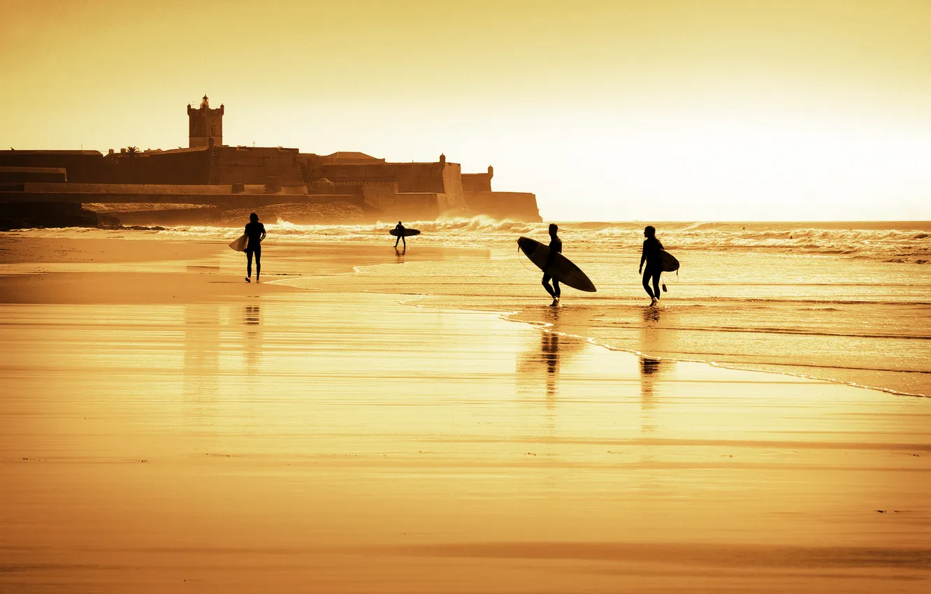 Фото обои песок, море, рассвет, берег, прибой, серфингисты