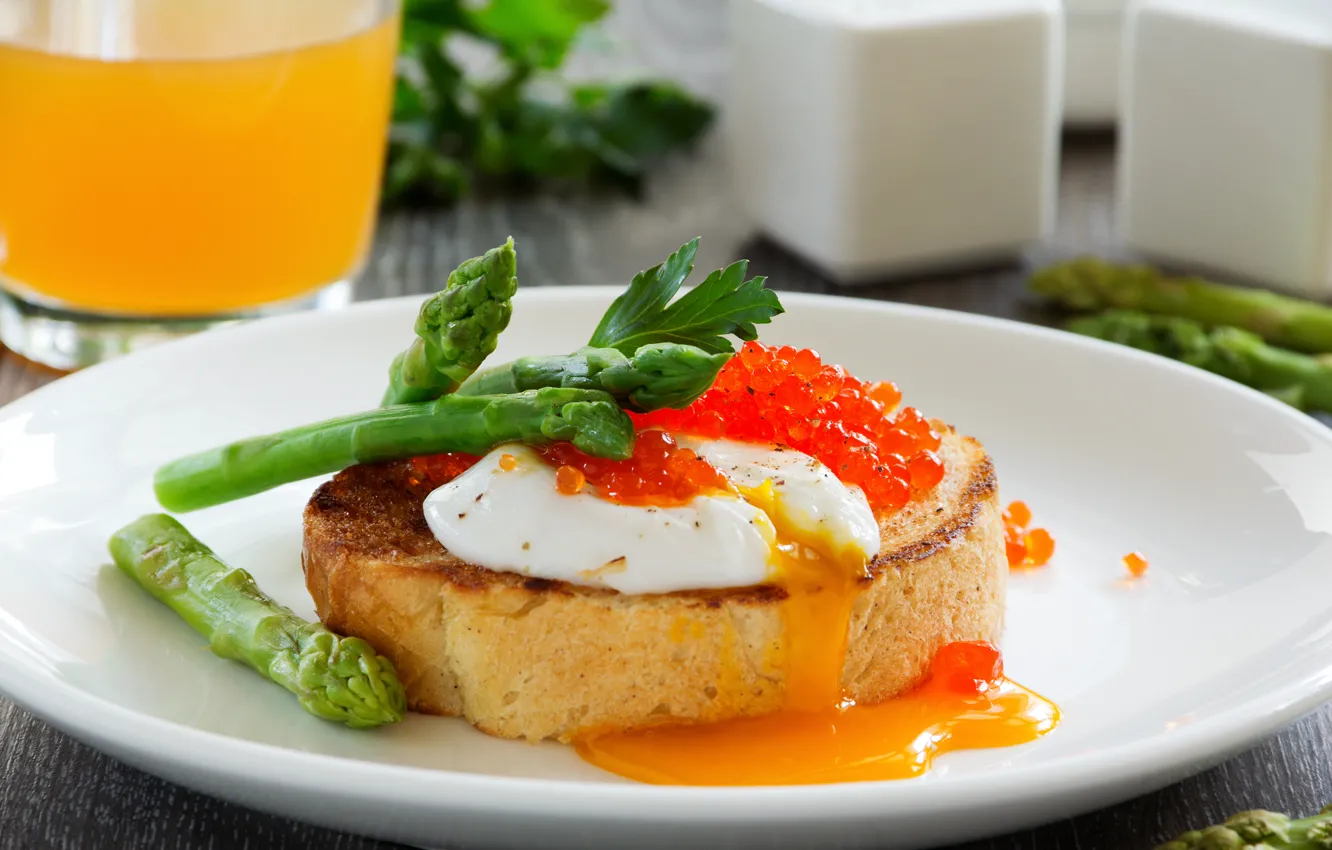 Фото обои завтрак, Breakfast, Свежий тост с яйцом-пашот, Fresh toast with poached egg, икрой и спаржей, eggs …