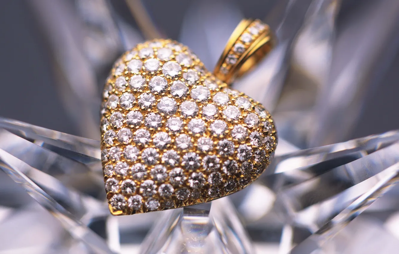 Фото обои золото, бриллианты, кулон, украшение, сердечко, камушки