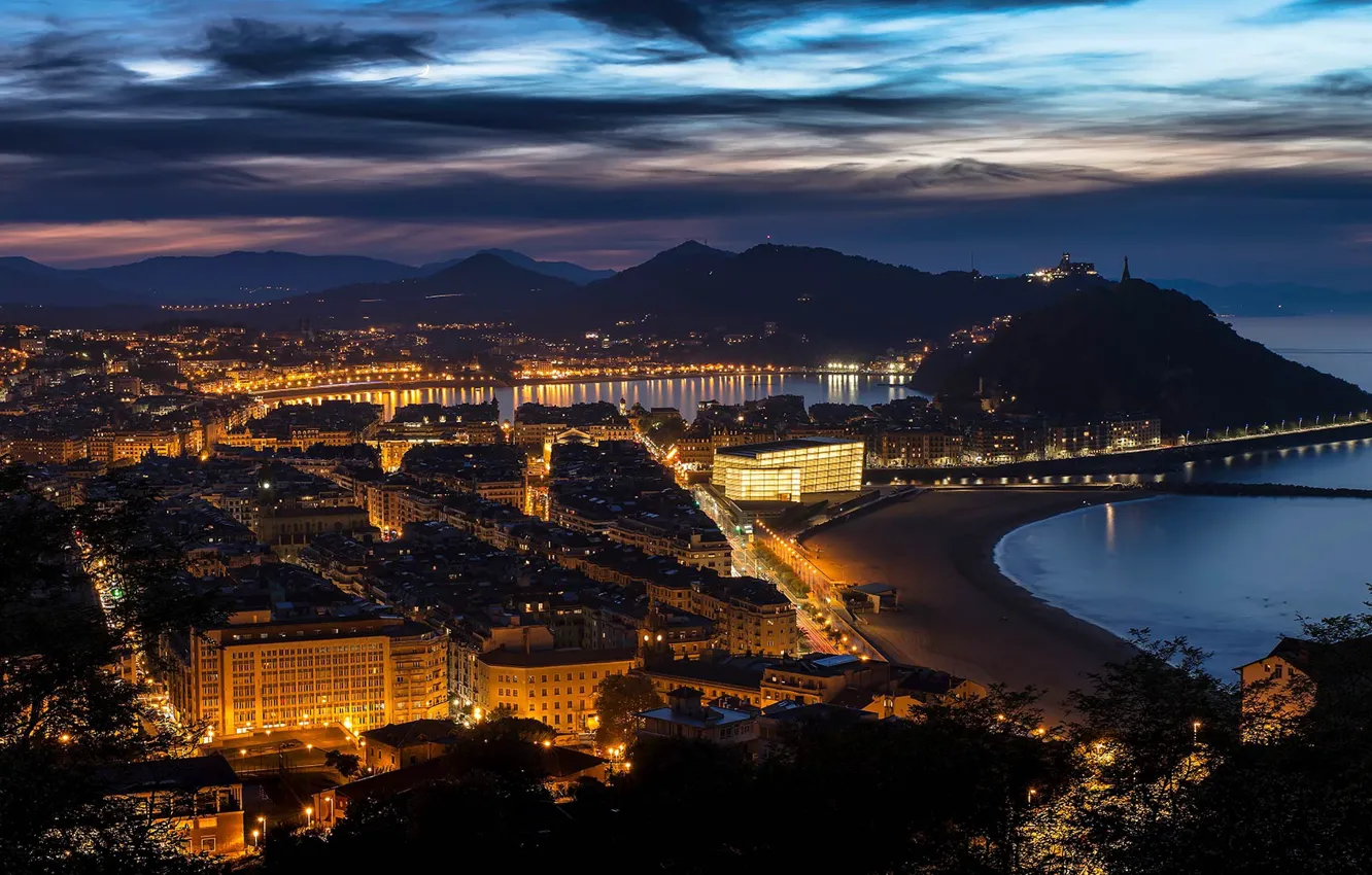 Фото обои ночь, огни, бухта, панорама, залив, Испания, Сан-Себастьян