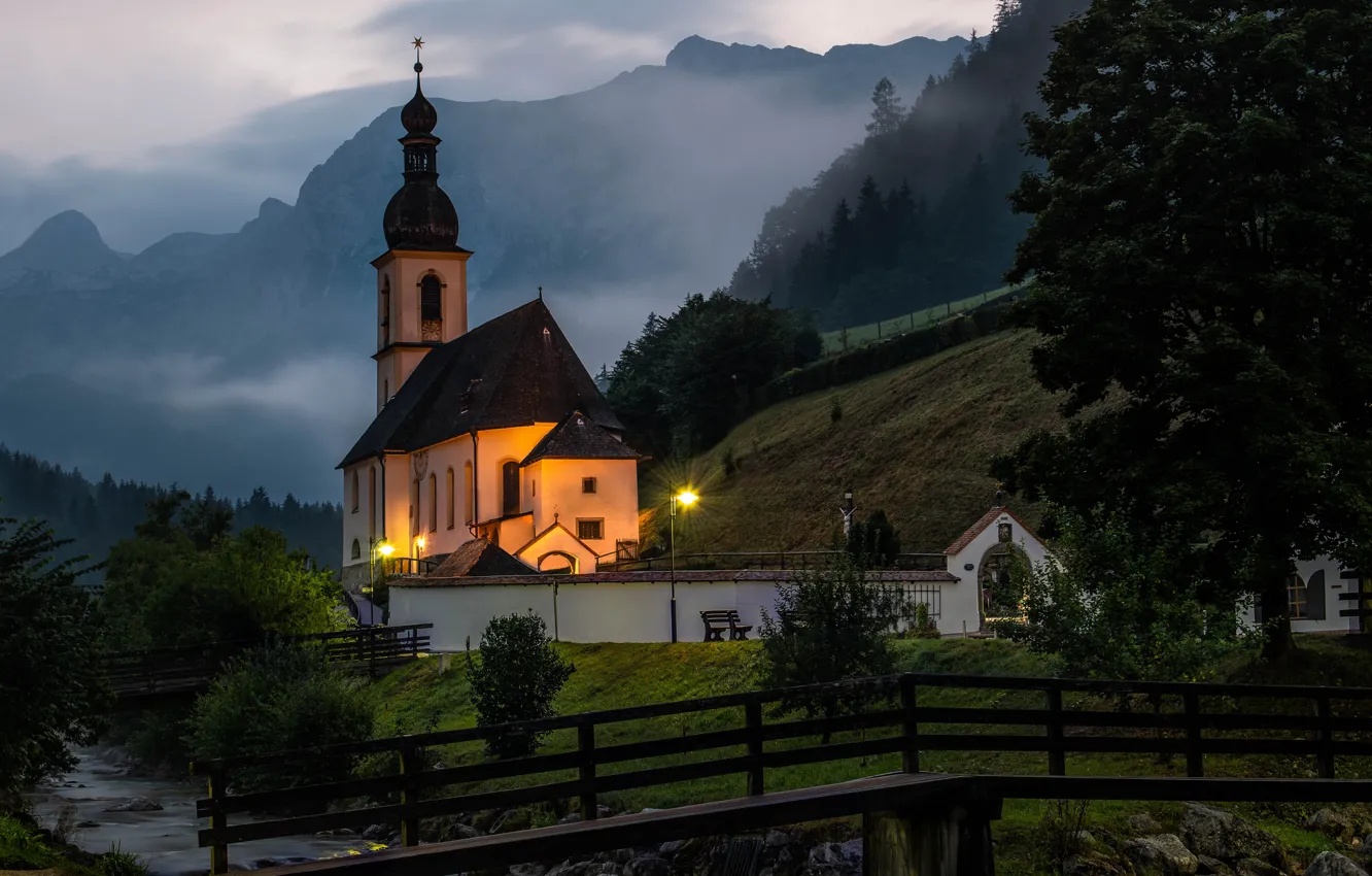 Фото обои пейзаж, горы, туман, река, Австрия, освещение, фонари, церковь
