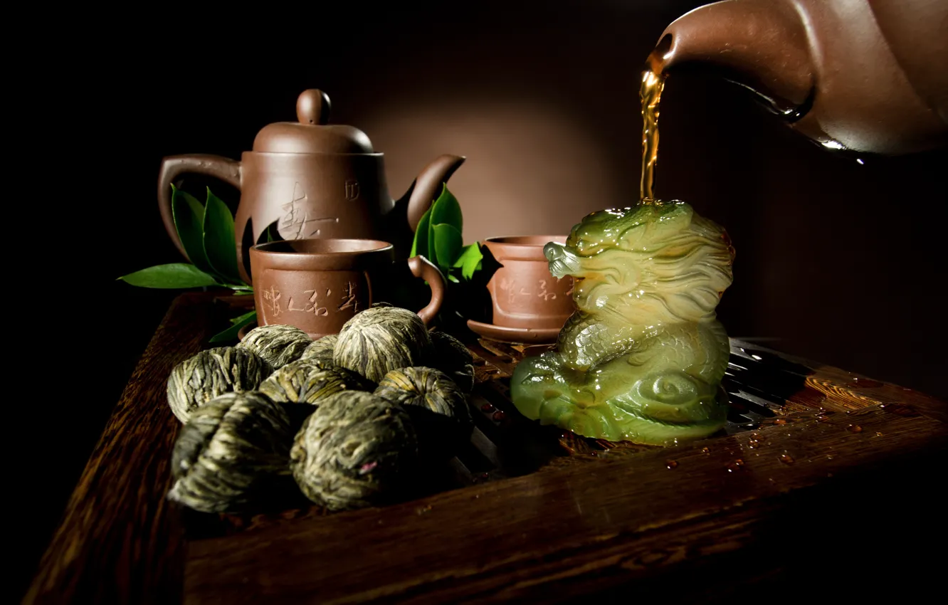 Фото обои листья, чай, дракон, чайник, чашки, посуда, заварка, заварник