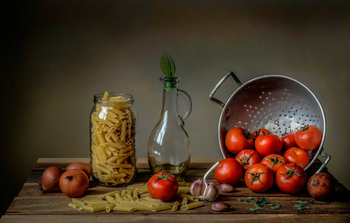 Фото обои лук, помидоры, чеснок, макароны
