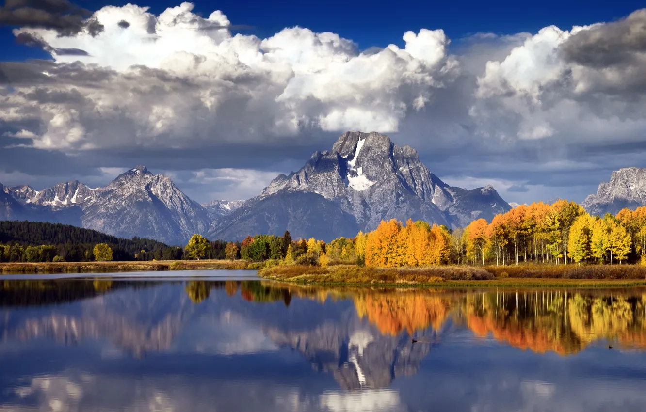 Фото обои осень, лес, небо, облака, горы, тучи, озеро, река
