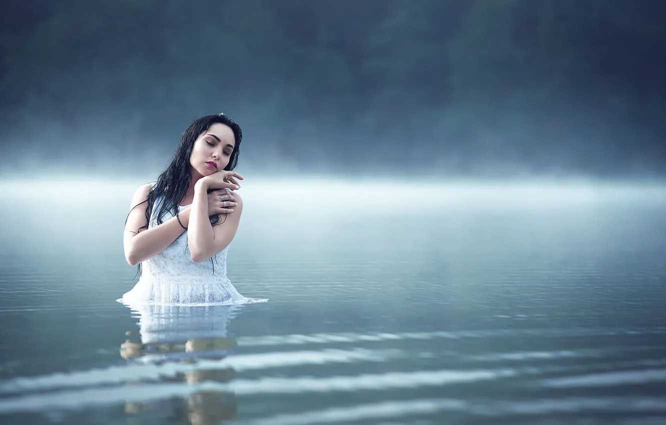 Фото обои девушка, туман, озеро, спокойствие, в воде, умиротворение