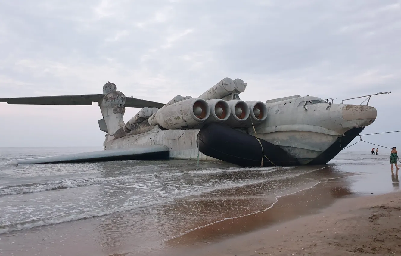 Фото обои человек, экраноплан Лунь, самолёт, Каспийское море, пляж, побережье