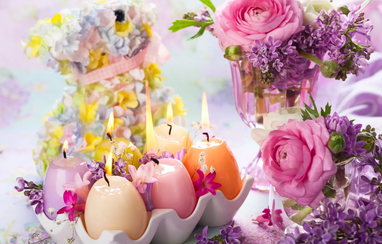 Фото обои цветы, свечи, пасха, ваза, сирень, ранункулюс