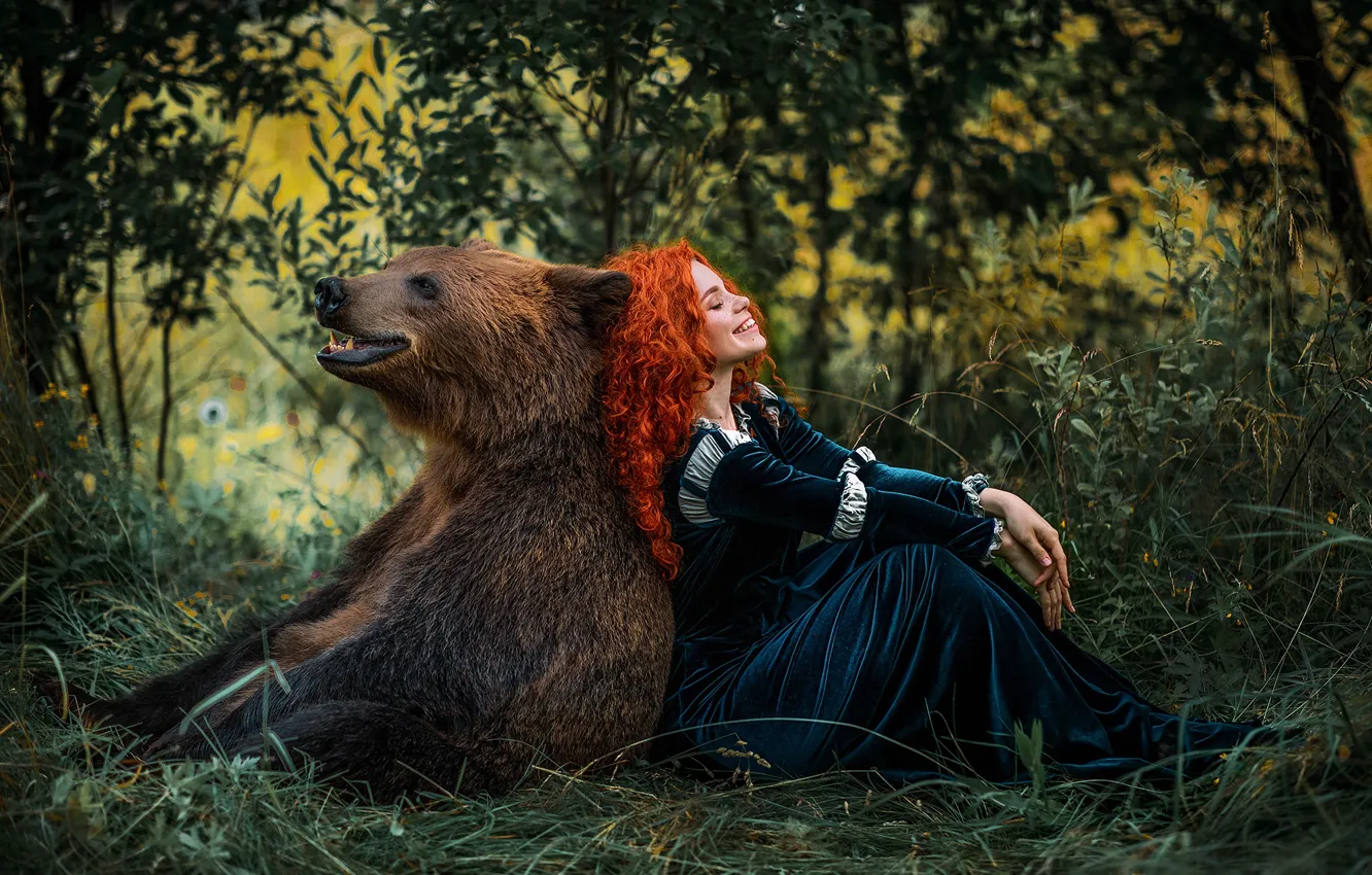 Фото обои девушка, волосы, смех, медведь, рыжая