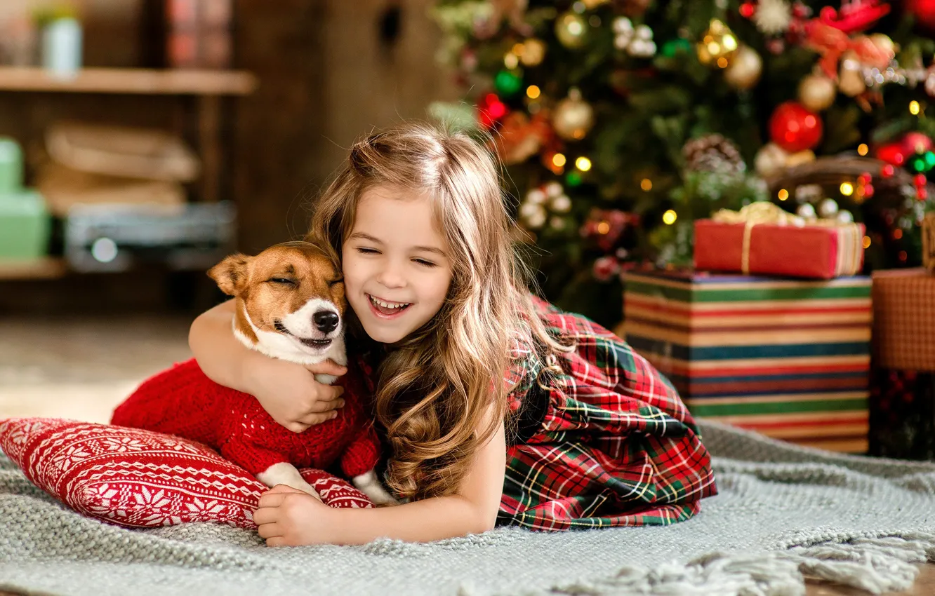 Фото обои радость, елка, собака, девочка, подарки, Новый год