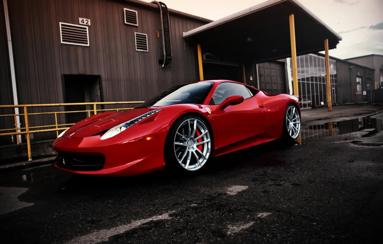 Фото обои красный, здание, ограждение, red, ferrari, феррари, вид сбоку, 458