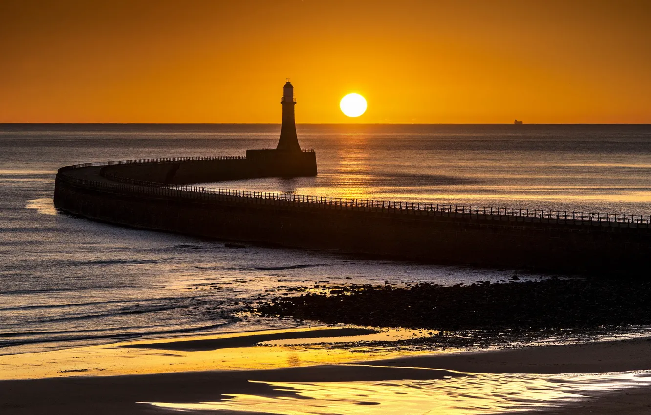 Фото обои море, закат, Sunderland, Roker Lighthouse