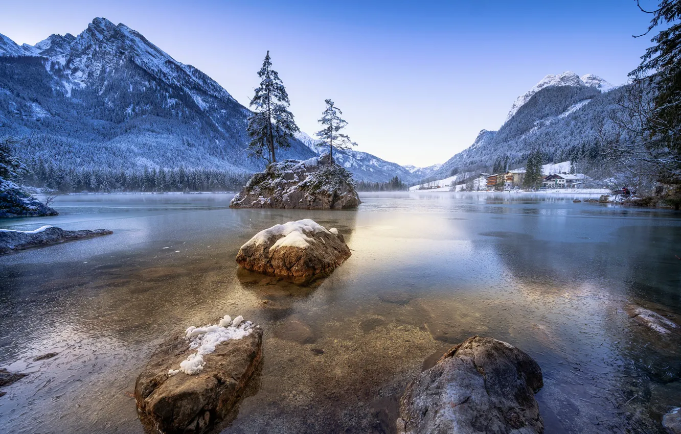 Фото обои зима, лес, небо, снег, горы, синева, камни, скалы