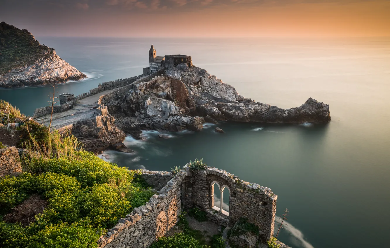 Фото обои море, скалы, побережье, Италия, церковь, Italy, Лигурийское море, Лигурия